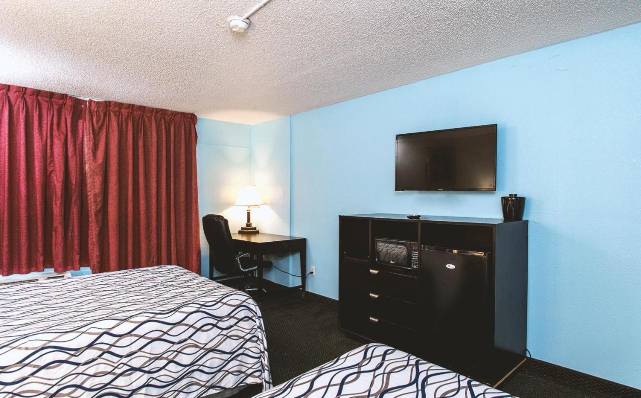 Sky-Palace Inn & Suites Wichita East Eksteriør bilde