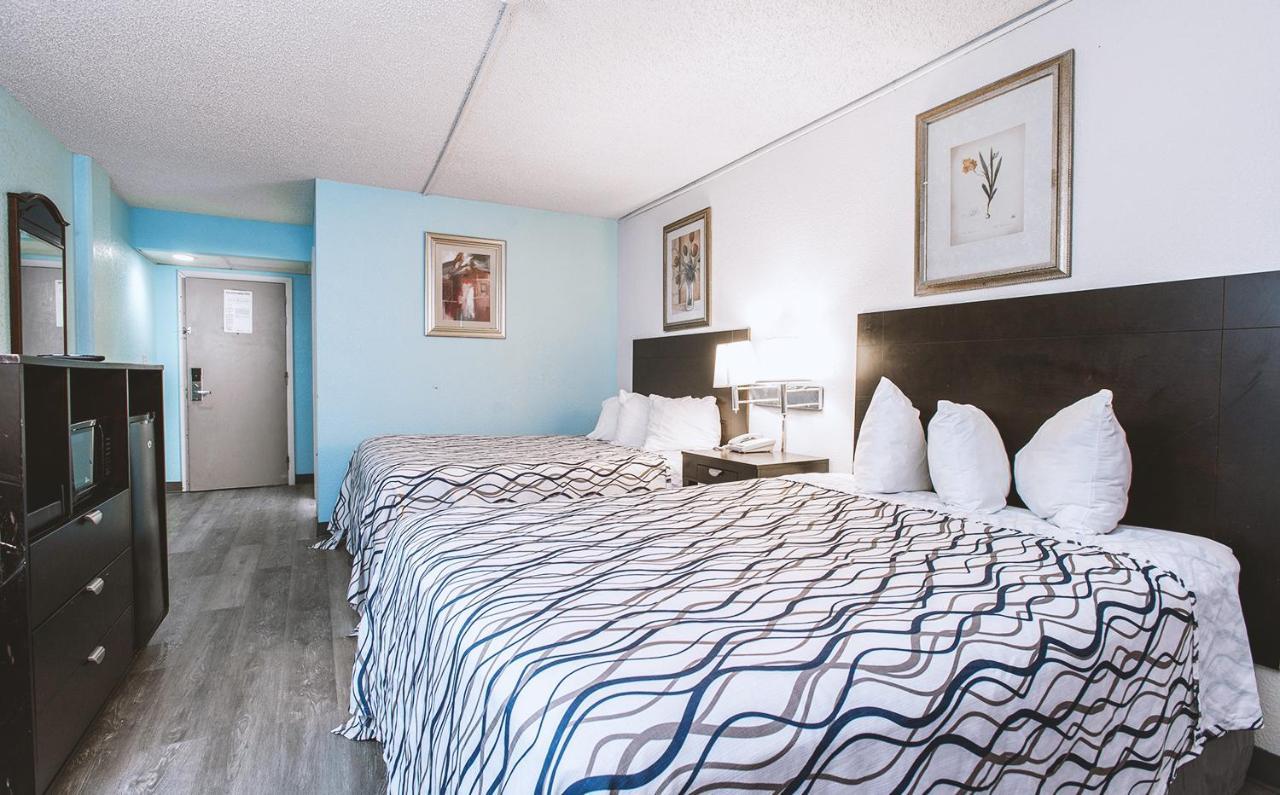 Sky-Palace Inn & Suites Wichita East Eksteriør bilde